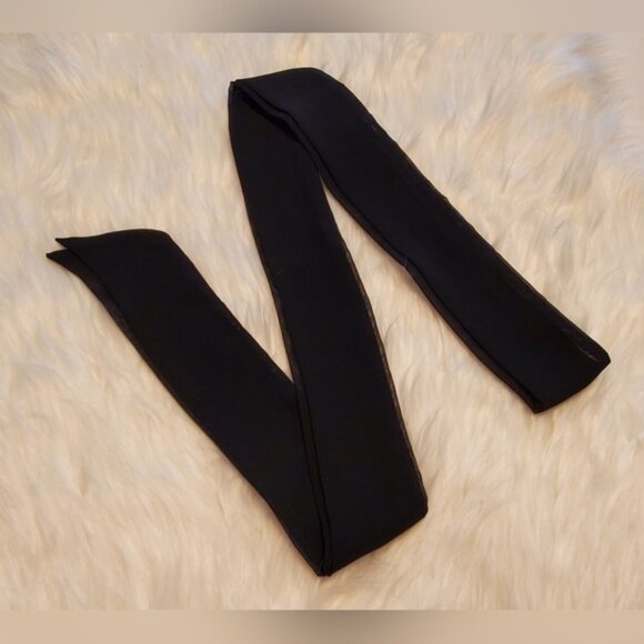 White House Black Market Sleeveless Ruched Black & White Floral Print Top Size L - Picture 4 of 6